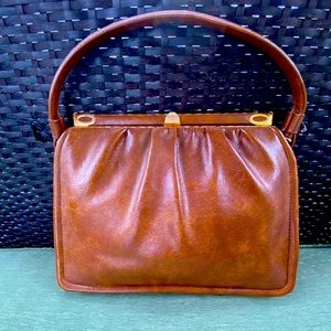 Vintage brown leather shoulder bag